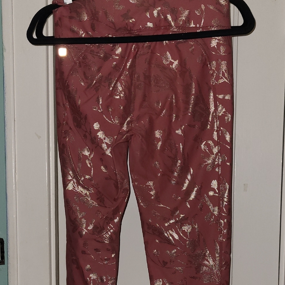 Fabletics Rose and Metallic Leggings Set - Picture 3 of 4